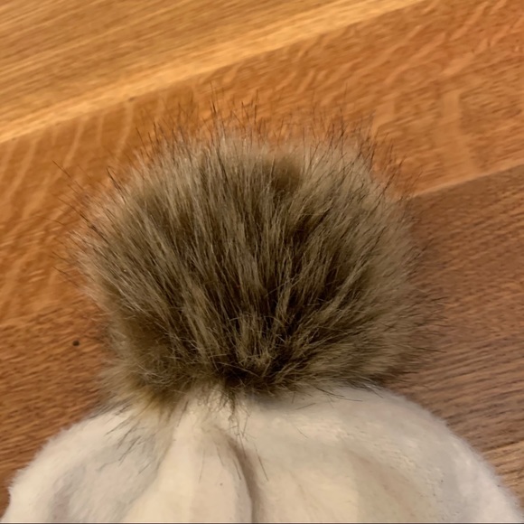 Urban Outfitters white Pom Pom hat - Picture 3 of 4